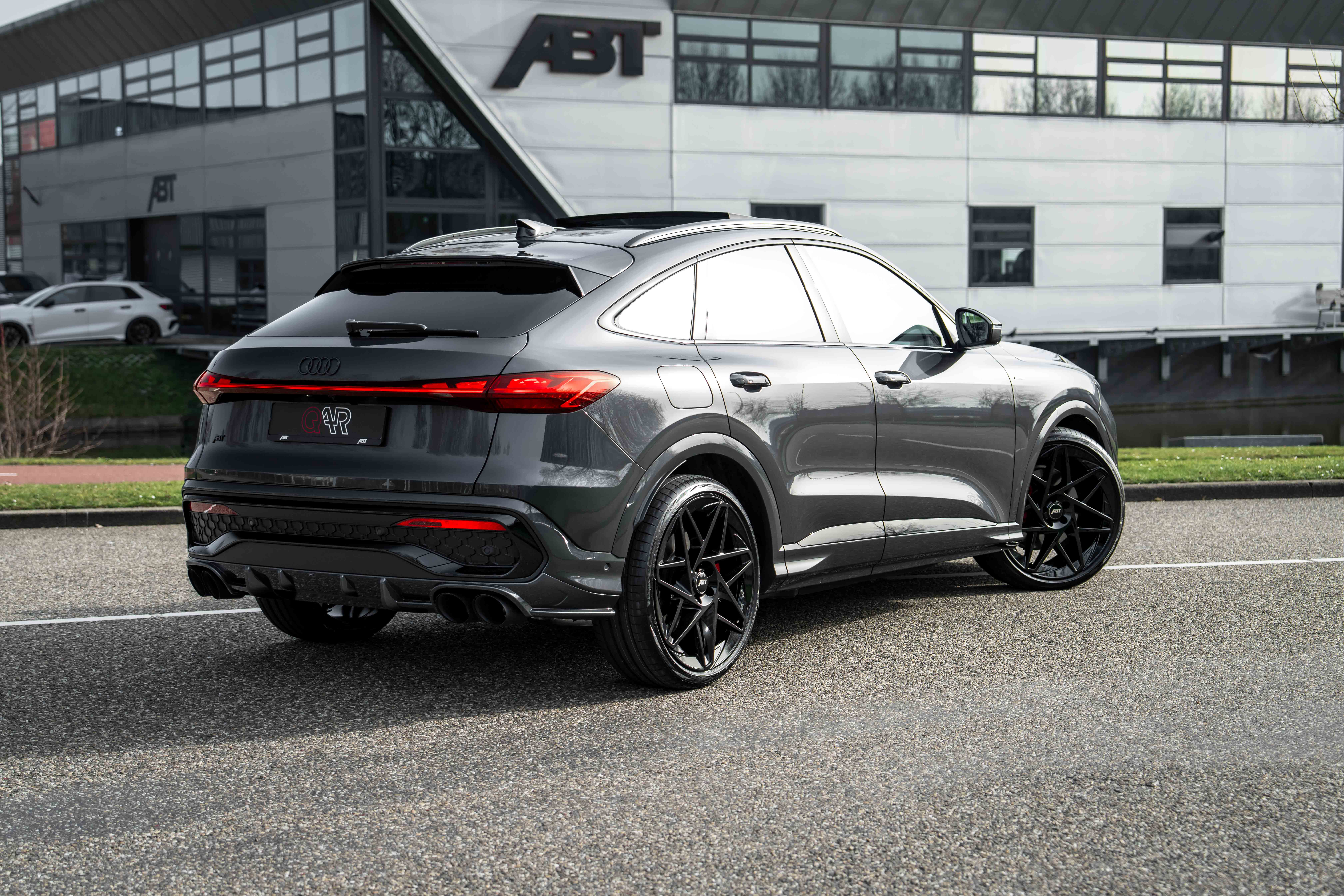 Q5 SB 083505 @samappears-0948